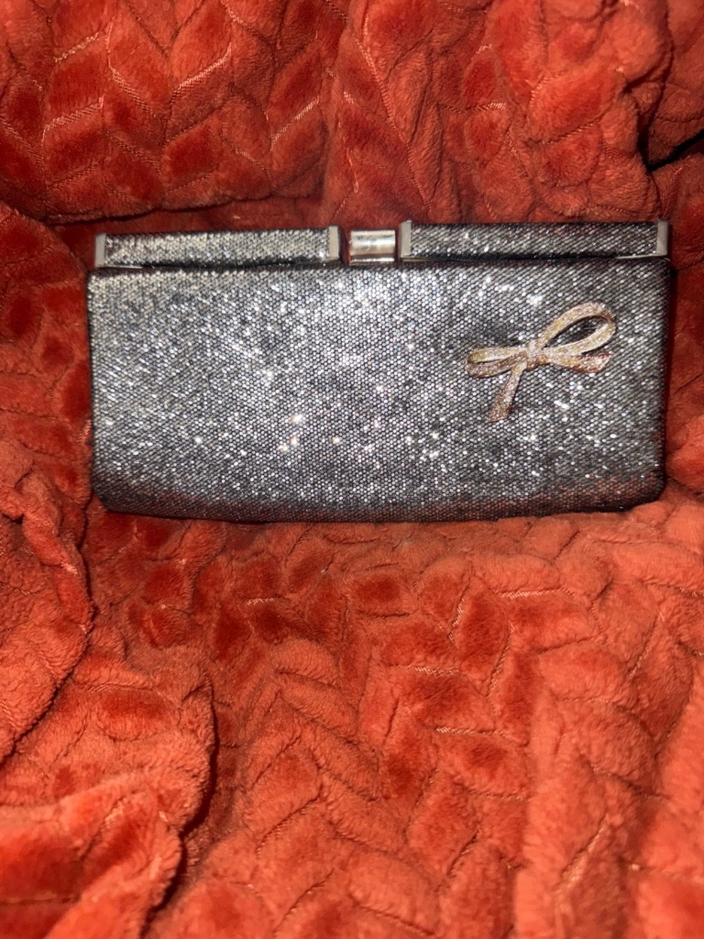 Vintage Silver Shimmer Bow Evening Clutch - Retro Glamour